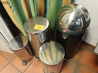 Lot 270 - vuilnisbakken. 4 stuks - afbeelding 1 van  3