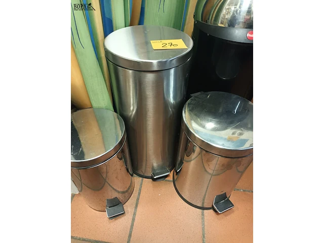 Lot 270 - vuilnisbakken. 4 stuks - afbeelding 3 van  3