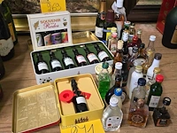 Lot 271 - diverse mini flesjes drank ong 42 stuks - afbeelding 1 van  9