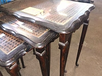 Lot 271 - set nesttafeltjes - afbeelding 3 van  5