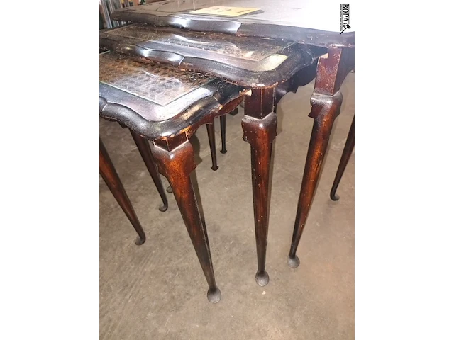 Lot 271 - set nesttafeltjes - afbeelding 4 van  5