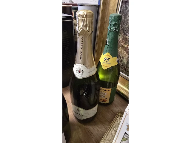 Lot 272 - flessen schuimwijn, cider, cava, coctail peche, robby bubbel - afbeelding 4 van  4