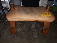 Lot 272 - voetenbankje - afbeelding 2 van  4