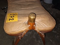Lot 272 - voetenbankje - afbeelding 4 van  4