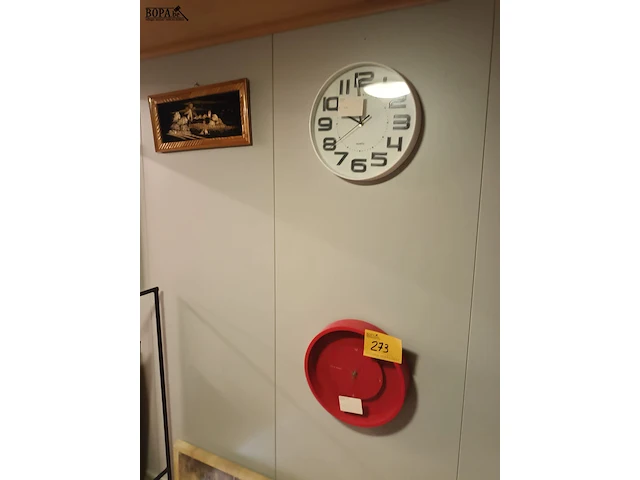 Lot 273 - kaders en wandklokken. 5 stuks - afbeelding 2 van  4