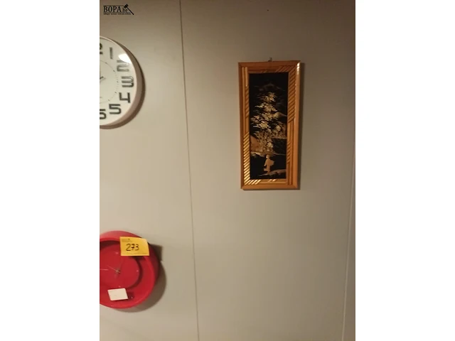 Lot 273 - kaders en wandklokken. 5 stuks - afbeelding 3 van  4