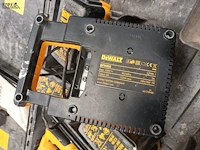 Lot 275 - accu’s en lader dewalt - afbeelding 4 van  4