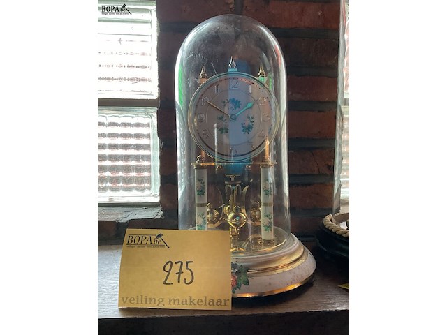 Lot 275 - stolpklokje met bloemendessin - afbeelding 1 van  4