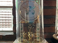 Lot 275 - stolpklokje met bloemendessin - afbeelding 2 van  4