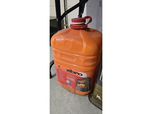 Lot 275 - zibro kachel en halve bidon zibro extra petroleum - afbeelding 3 van  3