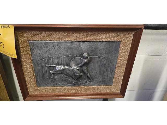 Lot 276 - kadertjes met tinnen relief kunstwerk 2 stuks - afbeelding 2 van  3