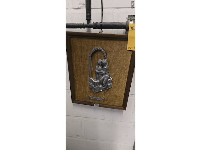 Lot 276 - kadertjes met tinnen relief kunstwerk 2 stuks - afbeelding 3 van  3