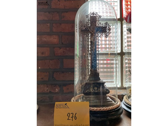 Lot 276 - kruisbeeld met houten corpus en plaaster polychroom onder st - afbeelding 1 van  2