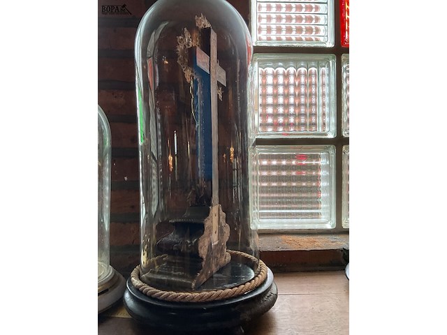 Lot 276 - kruisbeeld met houten corpus en plaaster polychroom onder st - afbeelding 2 van  2