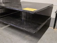 Lot 277 - etalage voetstukken in marmer 50 x 50 cm 2 stuks - afbeelding 2 van  2