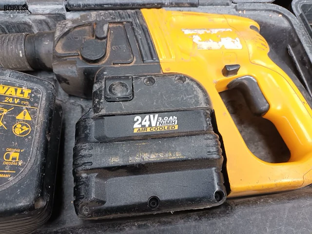 Lot 277 - klopboorhamer dewalt - afbeelding 2 van  5