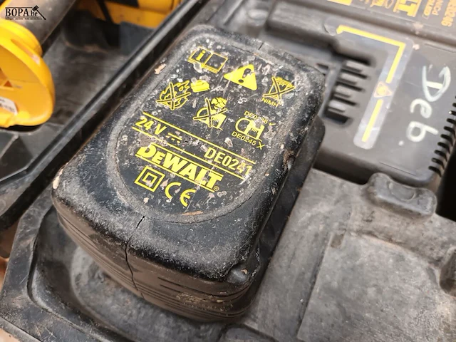 Lot 277 - klopboorhamer dewalt - afbeelding 4 van  5