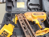 Lot 278 - accu nagelpistool dewalt - afbeelding 1 van  4