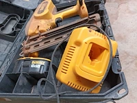 Lot 278 - accu nagelpistool dewalt - afbeelding 3 van  4