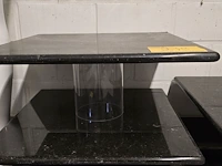 Lot 278 - etalage voetstukken in marmer 50 x 50 cm 3 stuks - afbeelding 4 van  4