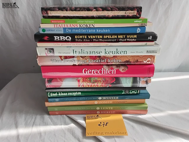 Lot 278 - lot boeken, koken, stapel - afbeelding 1 van  1