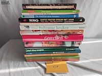 Lot 278 - lot boeken, koken, stapel - afbeelding 1 van  1