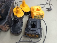 Lot 279 - laders en batterijen dewalt - afbeelding 5 van  5