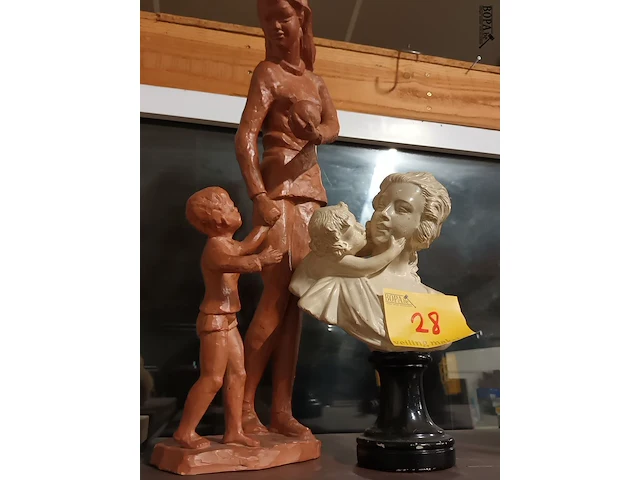 Lot 28 - beeldjes. 8 stuks - afbeelding 2 van  4