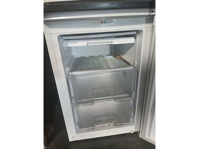 Lot 28 - diepvriezer beko - afbeelding 2 van  3