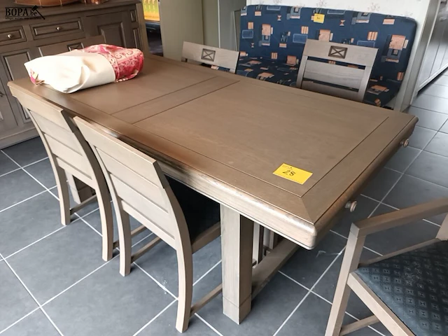 Lot 28 - eetkamer tafel - afbeelding 1 van  4