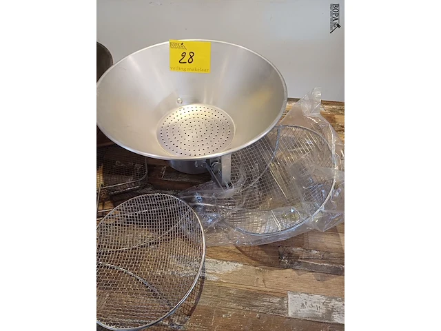 Lot 28 - frituur benodigdheden - 7 stuks - afbeelding 3 van  3