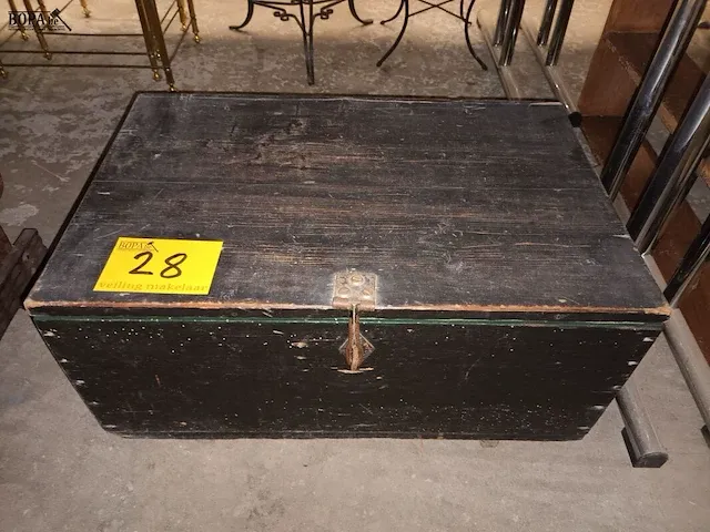 Lot 28 - houten koffer - afbeelding 1 van  4