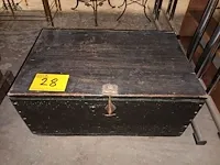 Lot 28 - houten koffer - afbeelding 1 van  4