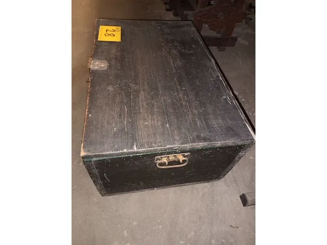 Lot 28 - houten koffer - afbeelding 4 van  4