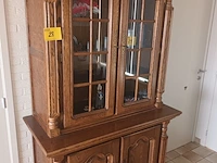 Lot 28 - houten vitrine kast - afbeelding 1 van  4