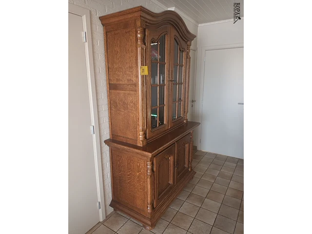 Lot 28 - houten vitrine kast - afbeelding 2 van  4