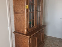 Lot 28 - houten vitrine kast - afbeelding 2 van  4