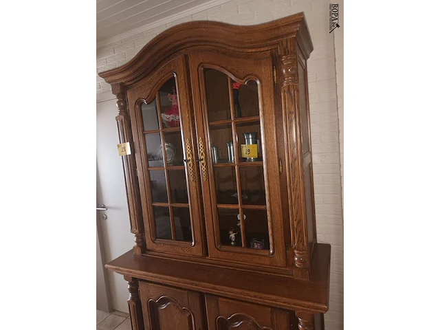 Lot 28 - houten vitrine kast - afbeelding 3 van  4