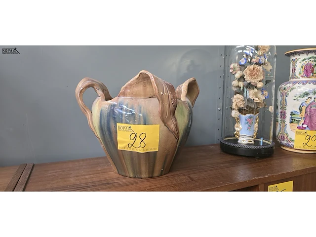 Lot 28 - keramische cache pot hoogte 28,5 cm - afbeelding 1 van  3