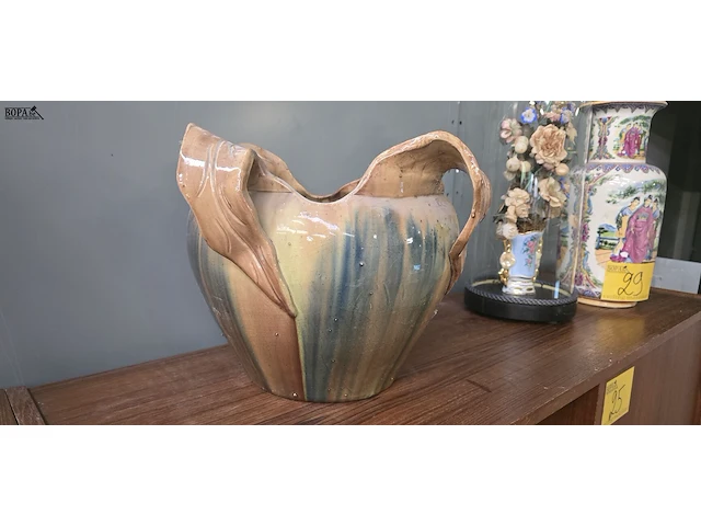 Lot 28 - keramische cache pot hoogte 28,5 cm - afbeelding 3 van  3