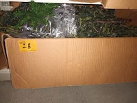 Lot 28 - kerstboom - afbeelding 1 van  3