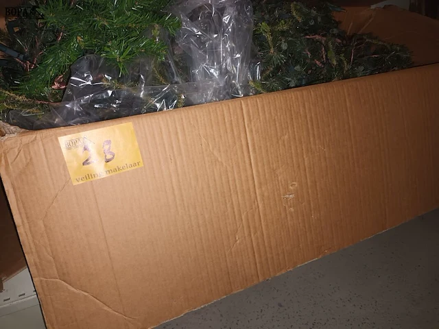 Lot 28 - kerstboom - afbeelding 2 van  3