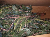 Lot 28 - kerstboom - afbeelding 3 van  3