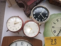 Lot 28 - klokken en barometers. 8 stuks - afbeelding 2 van  4