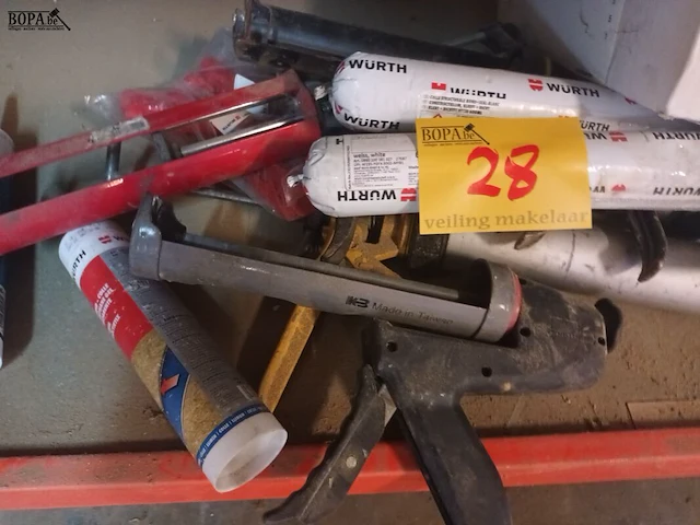 Lot 28 - lot siliconen en pompen - afbeelding 2 van  4