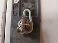 Lot 28 - metalen locker kast overtoom - afbeelding 4 van  4