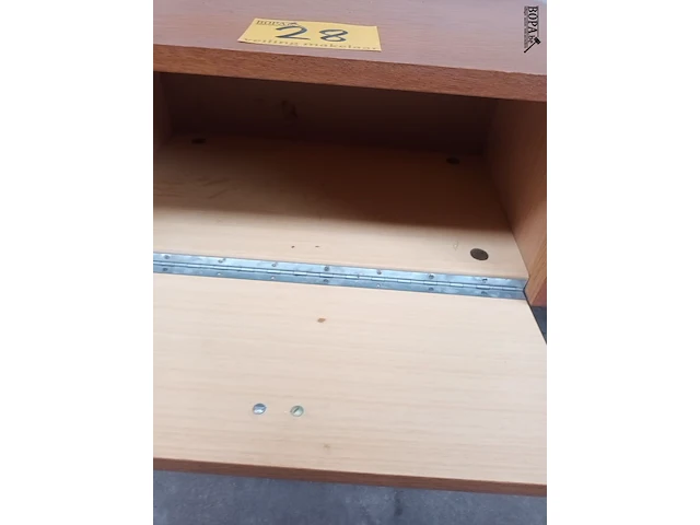 Lot 28 - retro nachtkastje - afbeelding 2 van  5
