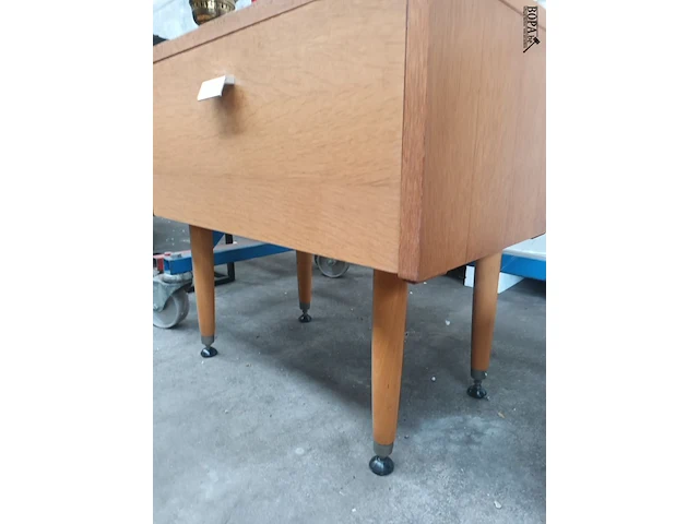 Lot 28 - retro nachtkastje - afbeelding 3 van  5