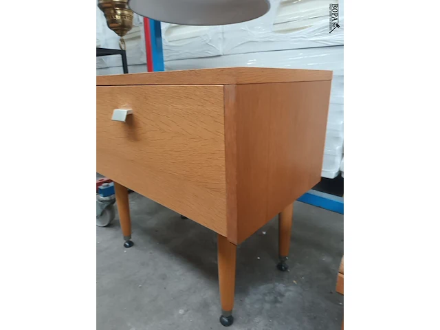 Lot 28 - retro nachtkastje - afbeelding 4 van  5