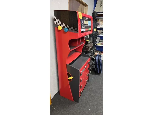Lot 28 - rode bureau/boeken kast in benzinepomp vorm - afbeelding 5 van  11